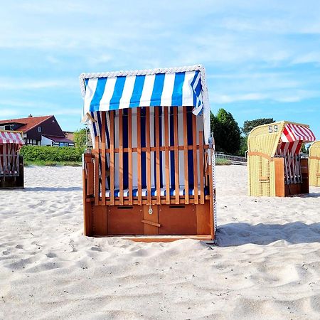 Moderne 1 Zimmer Ferienwohnung Mit Sonnenterrasse Und Parkplatz, In Ruhiger Lage, Nur Wenige Gehminuten Zum Ostsee Sandstrand Scharbeutz Extérieur photo